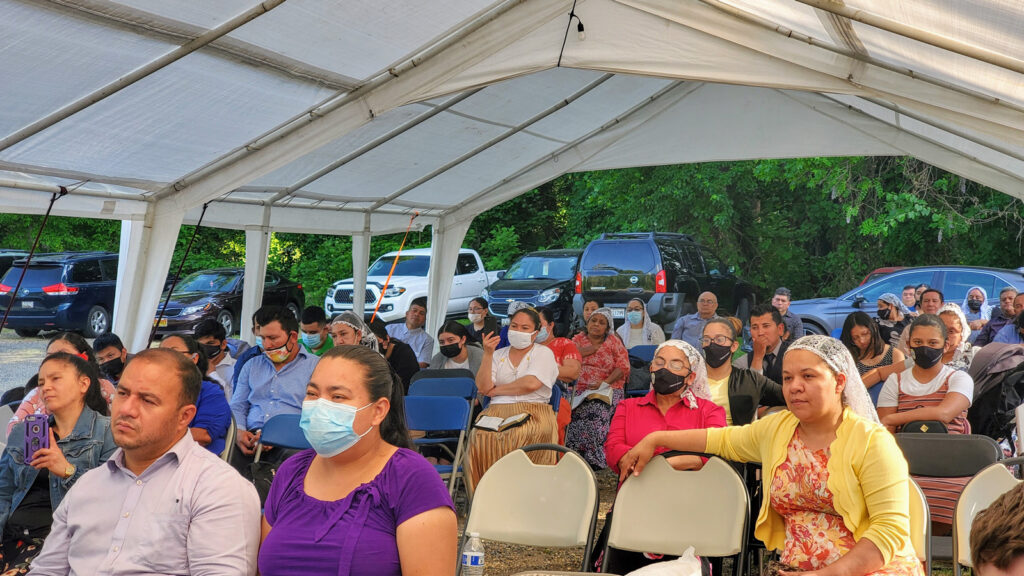 Celebración del aniversario del Ministerio Pentecostal Linaje Escogido en Maryland, EE. UU., con gran asistencia de la congregación.